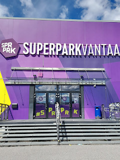 Kuvassa Superpark Vantaan sisäänkäynti